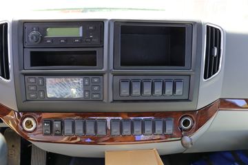 ���� ����Q5 220���� 6X2 6.8�������ػ���ͼƬ