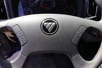 ���� ����Q5 220���� 6X2 6.8�������ػ���ͼƬ