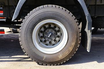 ���� ����Q5 220���� 6X2 6.8�������ػ���ͼƬ