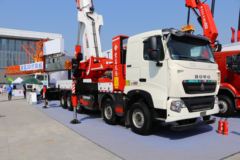 中国重汽 HOWO T7H重卡 10X4 折臂随车吊(宏昌天马牌)