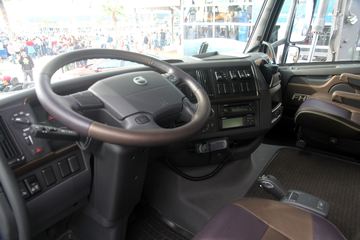 �ֶ��� FH16�ؿ� 750���� 4X2 �Զ���ǣ����ͼƬ