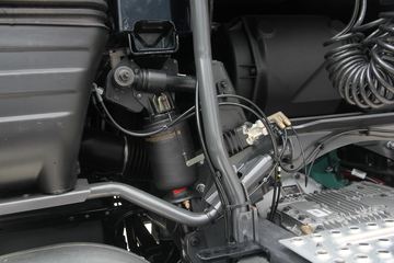 �ֶ��� FH16�ؿ� 750���� 4X2 �Զ���ǣ����ͼƬ