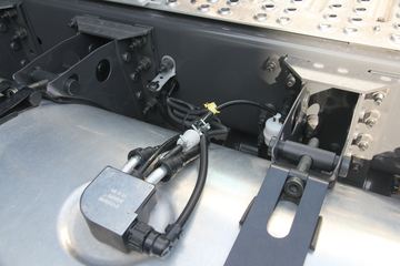 �ֶ��� FH16�ؿ� 750���� 4X2 �Զ���ǣ����ͼƬ