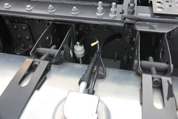 �ֶ��� FH16�ؿ� 750���� 4X2 �Զ���ǣ����ͼƬ