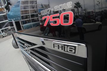 �ֶ��� FH16�ؿ� 750���� 4X2 �Զ���ǣ����ͼƬ