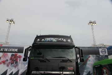 �ֶ��� FH16�ؿ� 750���� 4X2 �Զ���ǣ����ͼƬ