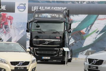 �ֶ��� FH16�ؿ� 750���� 4X2 �Զ���ǣ����ͼƬ