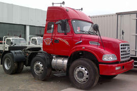 龙卡&nbsp;牵引车外观                                                图片