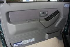 庆铃 TF系列 2.8L柴油 四驱 双排皮卡