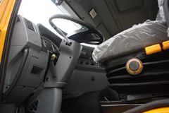 红岩 新金刚重卡 290马力 6X4 5.4米自卸车(CQ3254HMG364E)