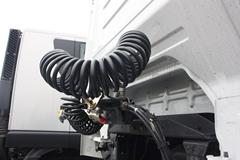 红岩 杰狮重卡 380马力 6X4 牵引车(平顶驾驶室)(CQ4254HTVG324V)