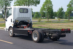 程力新能源 轻量化版 4.5T 单排纯电动载货车底盘(CL1040JBEV)76.65kWh