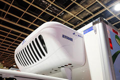 跃进 超越EC100 3.1T 4米单排纯电动双温冷藏车81.14kWh