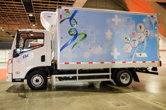 跃进 超越EC100 3.1T 4米单排纯电动双温冷藏车81.14kWh
