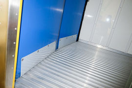 超越C系&nbsp;电动冷藏车驾驶室图片