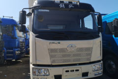 一汽解放 J6L中卡 180马力 4X2 5.2米排半厢式载货车(CA5120XXYP62K1L2E5Z)