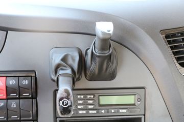 һ����� ��J6P�ؿ� �ʻݰ�2.0�ߺ��� 420���� 6X4ǣ����(CA4250P66K24T1A1E5)ͼƬ