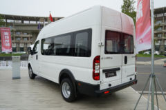 东风股份 御风V9 玉柴版 2.4L柴油 140马力 高顶 高规格商务车