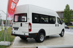 东风股份 御风V9 玉柴版 2.4L柴油 140马力 高顶 高规格商务车