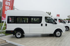 东风股份 御风V9 玉柴版 2.4L柴油 140马力 高顶 高规格商务车