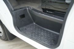 东风股份 御风V9 玉柴版 2.4L柴油 140马力 高顶 高规格商务车