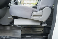 东风股份 御风V9 玉柴版 2.4L柴油 140马力 高顶 高规格商务车