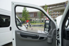 东风股份 御风V9 玉柴版 2.4L柴油 140马力 高顶 高规格商务车