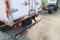 江铃 顺达窄体 116马力 4.15米冷藏车(伴君长兴牌)(AAA5040XLC)