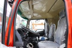 中国重汽 豪曼H5中卡 170马力 6.75米排半仓栅式载货车(法士特)(ZZ5188CCYF10EB1)