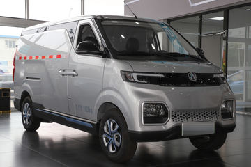 北汽 威旺407EV 2018款 顶配版 2.8T 4.5米封闭厢式货车43.5kWh