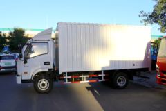 跃进 上骏X300-33 115马力 4.18米单排厢式轻卡(SH5042XXYKFDCMZ)