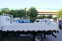 跃进 上骏X300-33 2019款 115马力 4.18米单排栏板轻卡(SH1042KFDCMZ1)