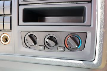 �й�����HOWO ���� 156���� 4.15�׵�����ʽ�Ῠ(ZZ5047XXYF341CE145A)ͼƬ