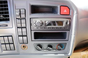 �й�����HOWO ���� 156���� 4.15�׵�����ʽ�Ῠ(ZZ5047XXYF341CE145A)ͼƬ