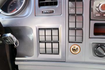 �й�����HOWO ���� 156���� 4.15�׵�����ʽ�Ῠ(ZZ5047XXYF341CE145A)ͼƬ