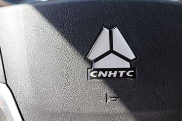 �й�����HOWO ���� 156���� 4.15�׵�����ʽ�Ῠ(ZZ5047XXYF341CE145A)ͼƬ