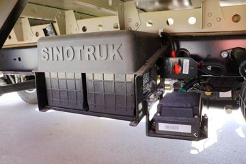 �й�����HOWO ���� 156���� 4.15�׵�����ʽ�Ῠ(ZZ5047XXYF341CE145A)ͼƬ