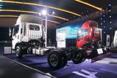 现代商用车 泓图300 150马力 4X2 4.165米单排厢式轻卡(国六)(CHM5040XXYZDC33T)