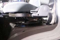 现代商用车 泓图300 150马力 4X2 4.165米单排厢式轻卡(国六)(CHM5040XXYZDC33T)