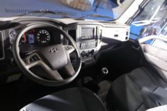 现代商用车 泓图300 150马力 4X2 4.165米单排厢式轻卡(国六)(CHM5040XXYZDC33T)