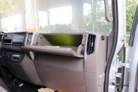 福田欧马可底盘&nbsp;冷藏车驾驶室图片