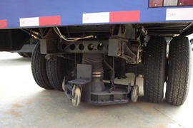 江铃底盘&nbsp;扫路车底盘图片