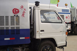 江铃底盘&nbsp;扫路车外观图片
