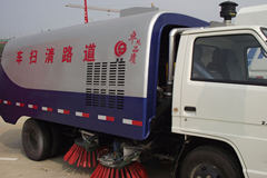 江铃 顺达 102马力 4X2 扫路车(楚胜牌)(CSC5060TSLJ)
