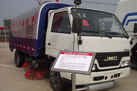 江铃底盘&nbsp;扫路车外观图片