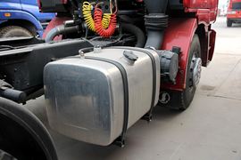 德龙F2000&nbsp;牵引车底盘                                                图片