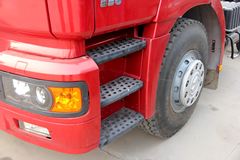 陕汽 德龙F2000重卡 336马力 4X2 牵引车(高顶驾驶室)(SX4185NP351)