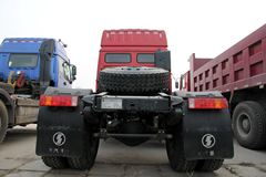 陕汽 德龙F2000重卡 336马力 4X2 牵引车(高顶驾驶室)(SX4185NP351)