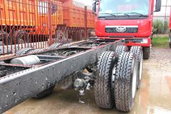 青岛解放 新大威重卡 280马力 8X4 载货车(底盘)