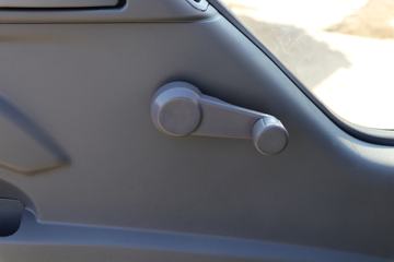 ���� ʱ�����3 95���� 4X2 3����ж��(BJ3046D8PDA-FA)ͼƬ